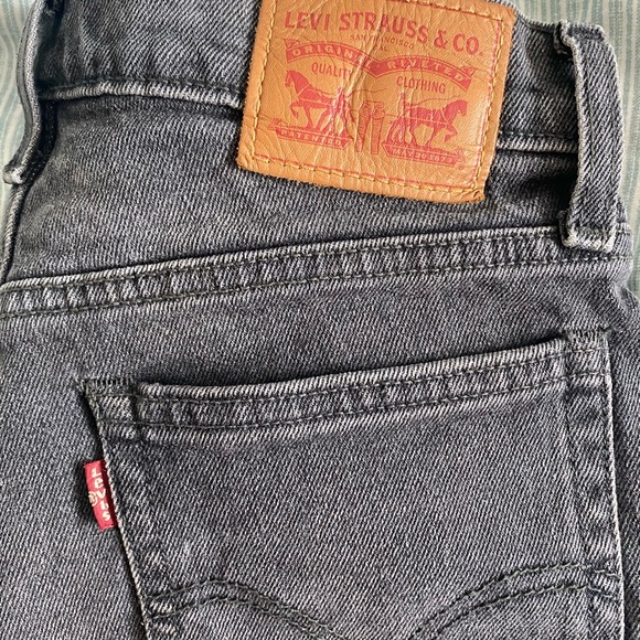 Vintage Levi shorts! Super trendy - Picture 2 of 3